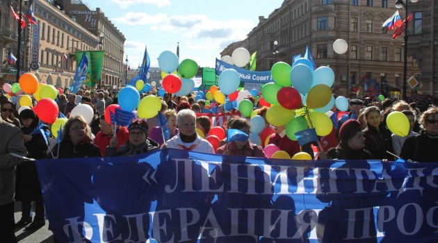 St. Petersburg’da 30 bin kişi 1 Mayıs için yürüdü 