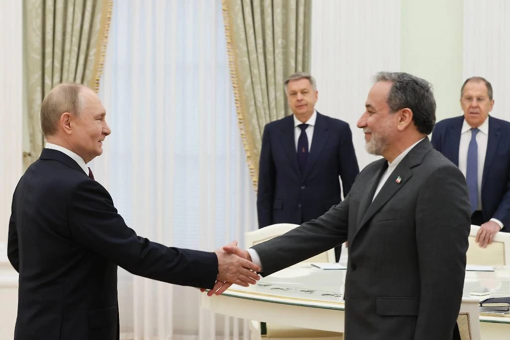 İran Dışişleri Bakanı Putin'le Görüşmek İçin Rusya'da