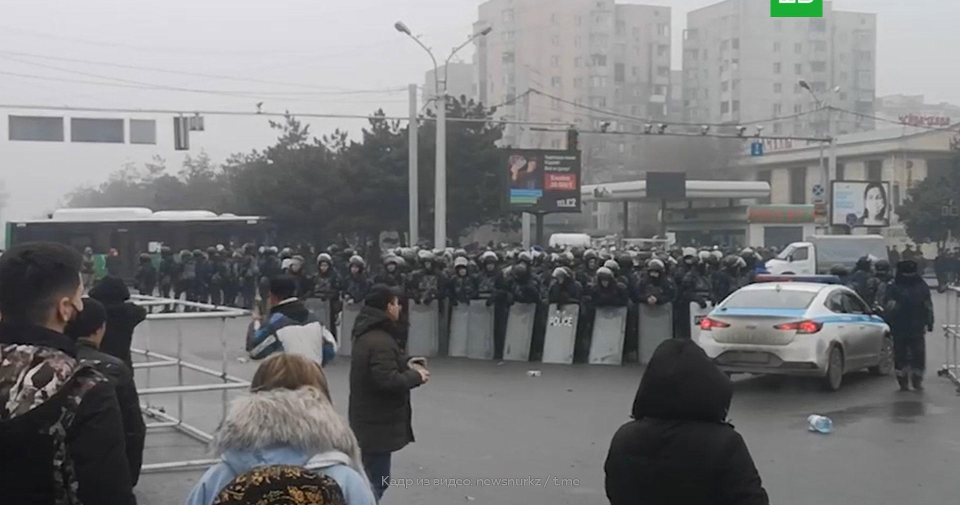 Kazakistan karıştı; protestocular devlet binalarına giriyor