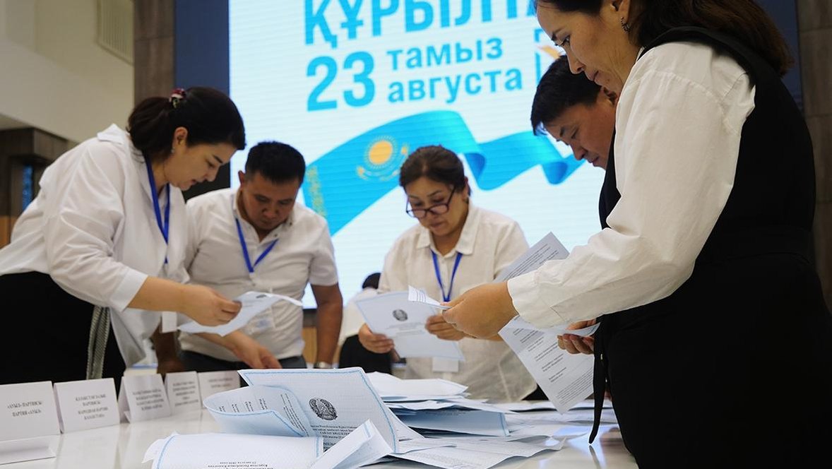 Kazakistan’da Yeni Dönem: “Adilet” Partisi Seçimleri Önde Götürüyor