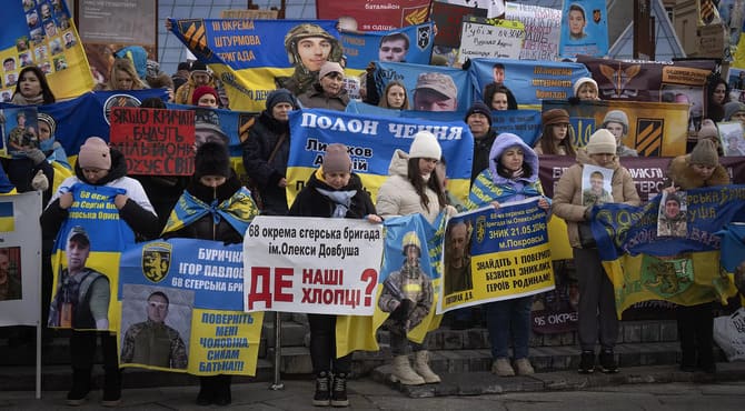 Kiev’de Savaş Esirleri ve Kayıp Askerlerin Ailelerinden Protesto