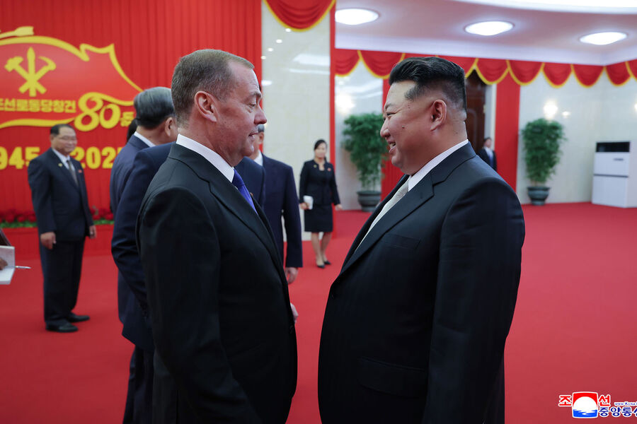 Medvedev, Kuzey Kore'de Kim Jong-un ile Görüştü