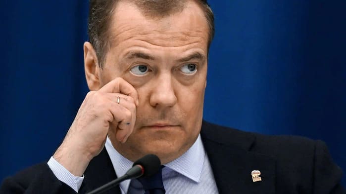 Medvedev: Rusya, zafer elde edemezse paramparça olur