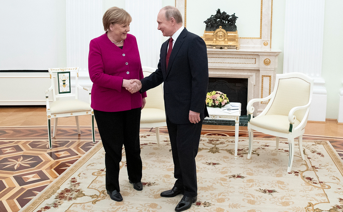 Merkel, Putin'le görüşmek için Moskova'ya geliyor