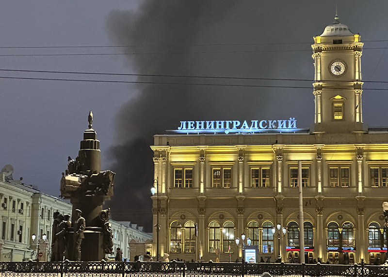 Moskova Komsomolskaya Meydanı'nda korkutan yangın:7 kişi öldü