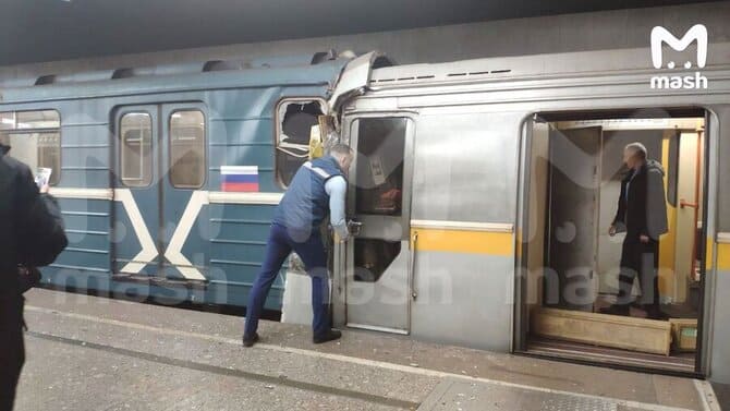 Moskova metrosunda kaza; iki tren çarpıştı