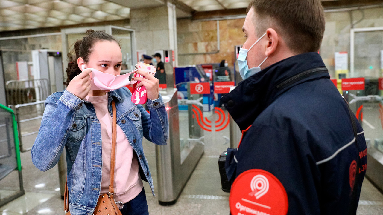 Moskova’da metro ve otobüslerde maske denetimleri sıkılaştırıldı