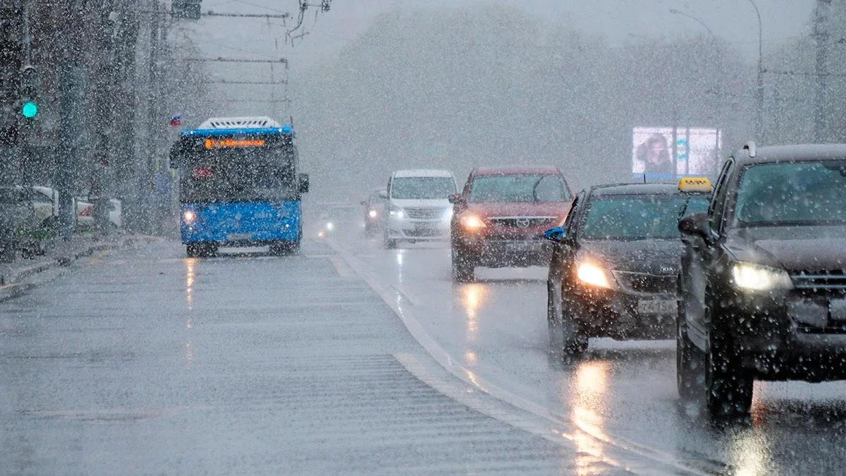 Moskova'daki Sürücülere Acil Kış Lastiği Uyarısı