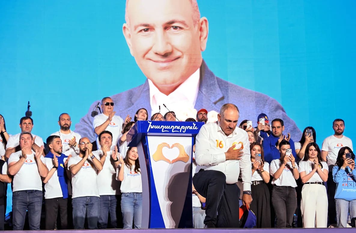 Paşinyan İktidarı Korudu Ama Parlamentodaki Eski Gücünü Kaybetti