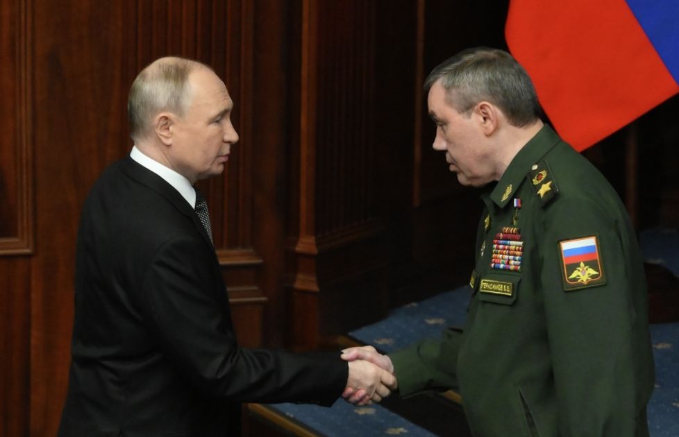 Putin, 70 Yaşın Giren Genelkurmay Başkanı'na Cesaret Nişanı Verdi