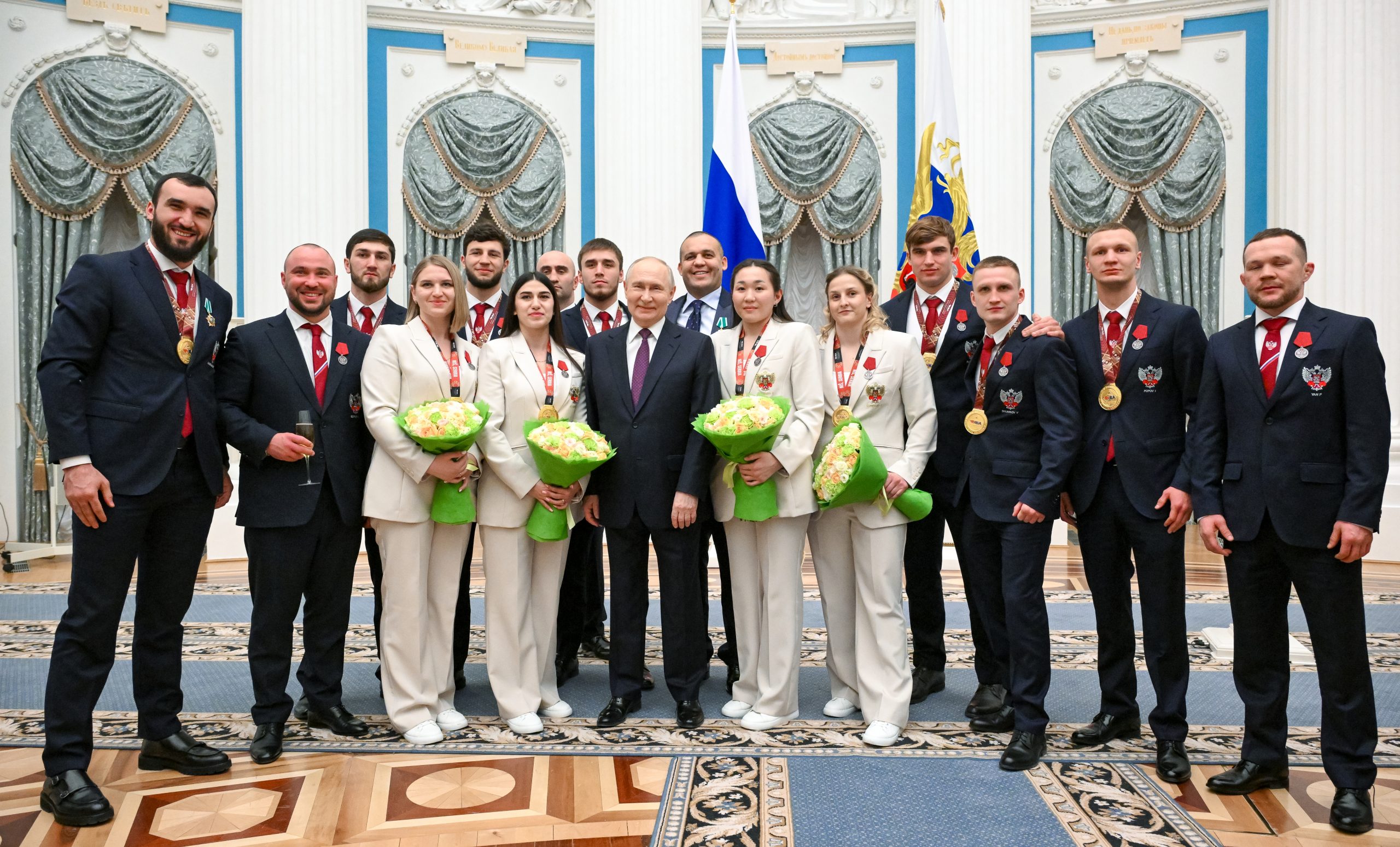 Putin, Kremlin'de Rus Boksörlerle Bir Araya Geldi