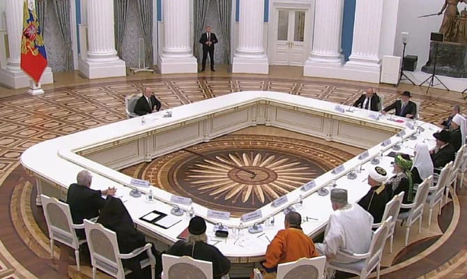 Putin, Müslüman, Hristiyan, Budist ve Yahudi dini liderlerle 'dinler arası diyaloğu' görüştü