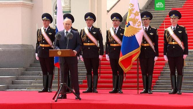 Putin: Ordu kargaşanın önünde durdu ve iç savaşı engelledi