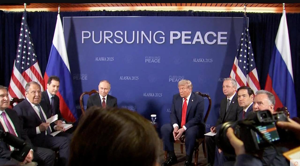 Tarihi Putin-Trump Zirvesi 'Üçe Üç' Formatında Başladı
