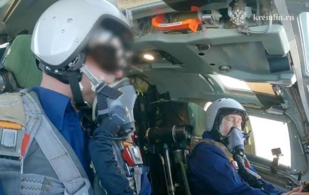 Putin, Tu-160M stratejik bombardıman uçağıyla uçtu