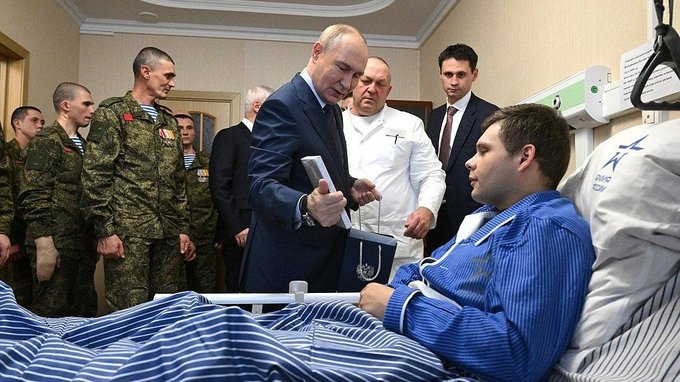 Putin Yaralı Askerlerle Buluştu: Yeni Nükleer Silahları Anlattı