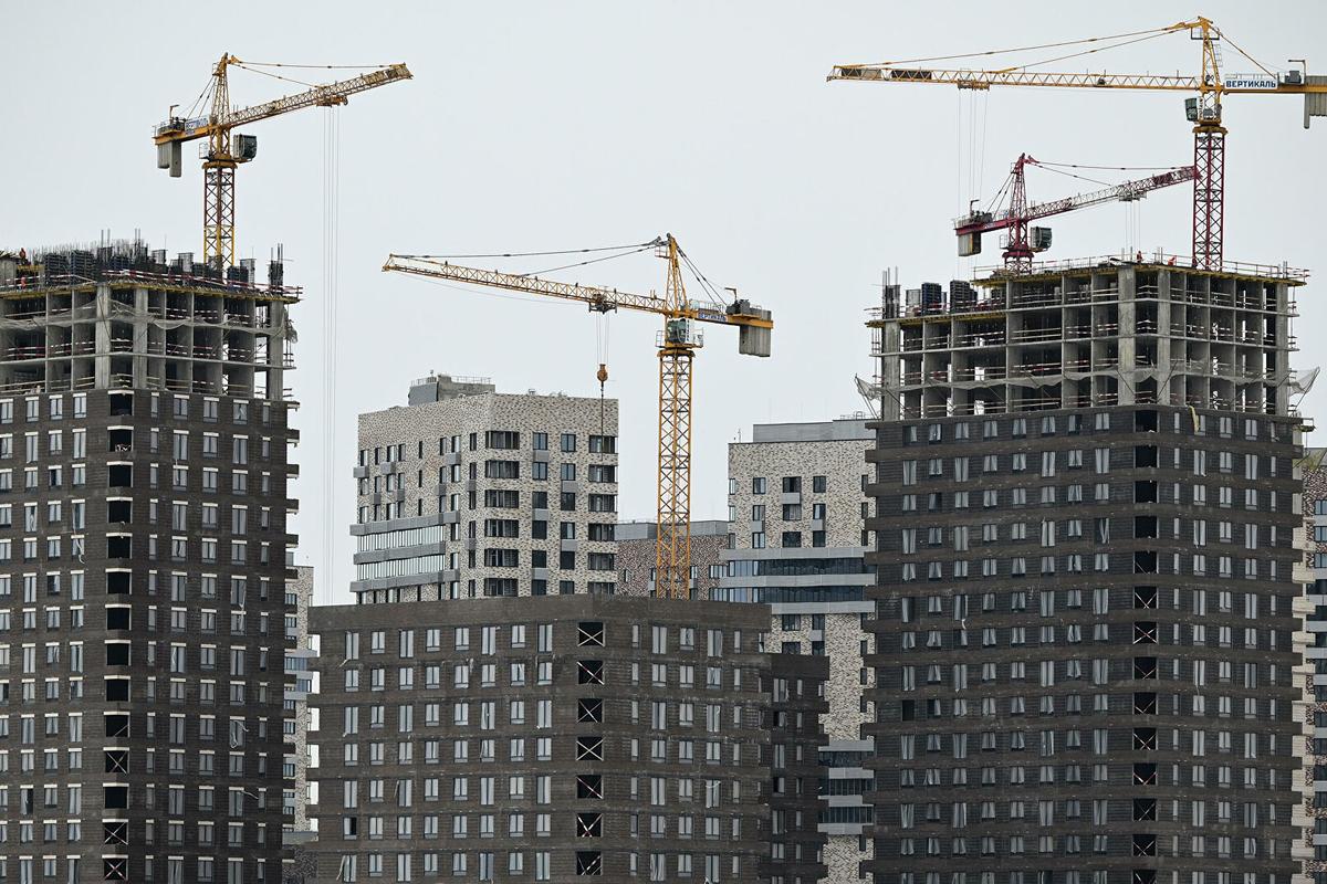 Rus Ekonomisi İçin Acil Reçete: Konut İnşaatında Patlama ve Köklü Reformlar