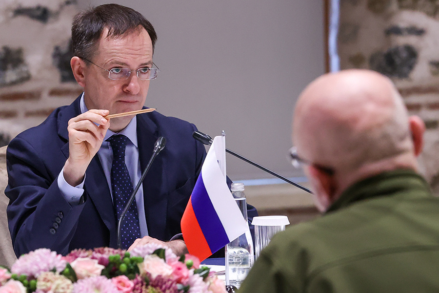Rus Heyeti Taşıyan Uçak İstanbul'a İndi: Rusya-Ukrayna Görüşmeleri Başlıyor