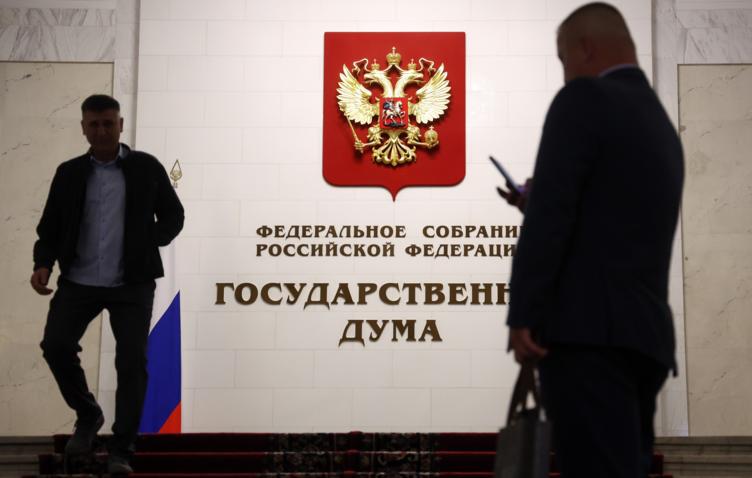 Rus Yetkililer ve Milletvekilleri İçin Zorunlu Yıllık Gelir Beyanı Kaldırıldı