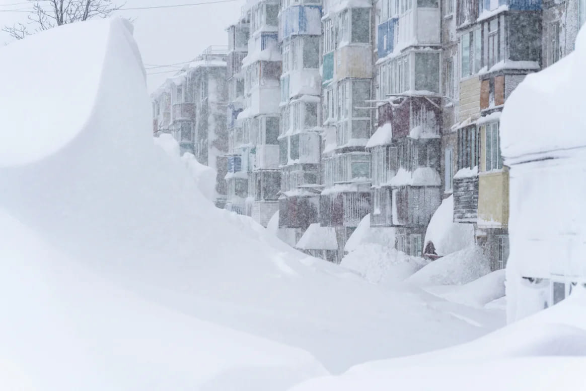 Ruslar, 30 Yılın En Şiddetli Kar Fırtınasıyla Nasıl Mücadele Ediyor?