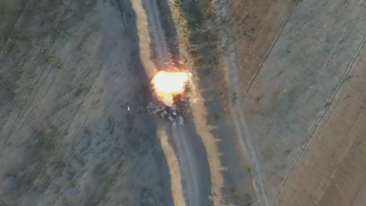Rusya, Kamikaze İHA’larıyla vurduğu Suriyeli teröristlerin görüntülerini yayınladı-Video
