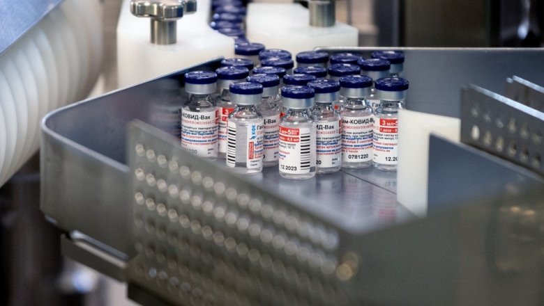 Rusya, vatandaşa ücretsiz olan Koronavirüs aşılarını kaç paradan aldığını açıkladı