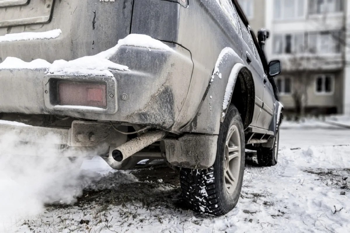 Rusya'da Apartman Önlerinde Uzun Süreli Araç Isıtmaya Para Cezası Gündemde