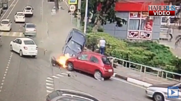 Rusya'da feci kaza: Araç yayaların arasına daldı, 1 ölü 3 yaralı