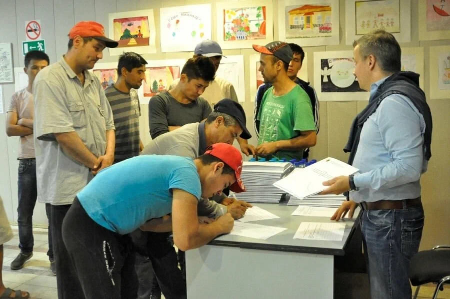 Rusya'da Göçmen Kotasında Radikal Değişiklik: 9 Sektöre Yabancı İşçi Sınırlaması