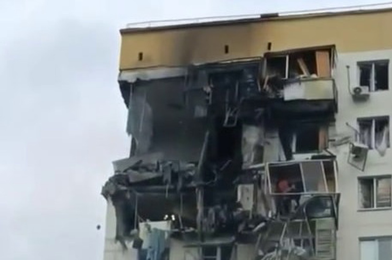 Rusya’da Kanlı Gece: Ukrayna İHA’ları Tataristan'da Apartmana Çarptı