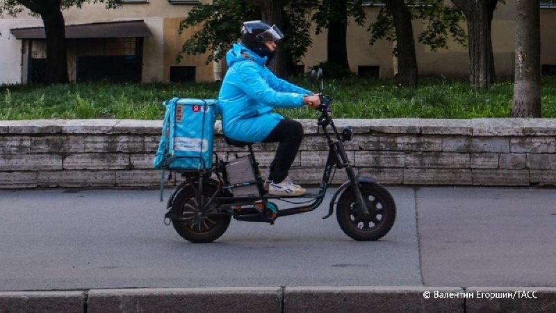 Rusya'da Kuryeler İçin Kaldırım Yasağı Getiriliyor