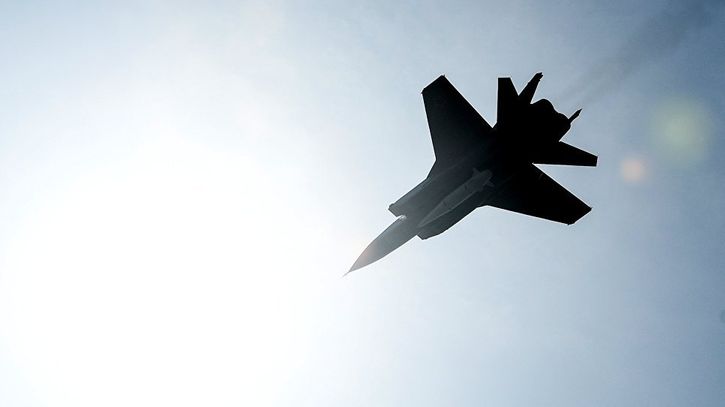 Rusya'da Mig-31 savaş uçağı düştü: Pilotlar kendini fırlattı