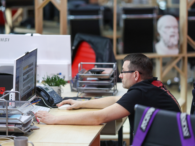 Rusya'da Yabancılar İçin VKS Maaş Şartı 717 Bin Rubleye Çıkıyor