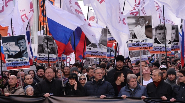 Rusya’da muhalifler, Nemtsov’u anmak için yürüdü