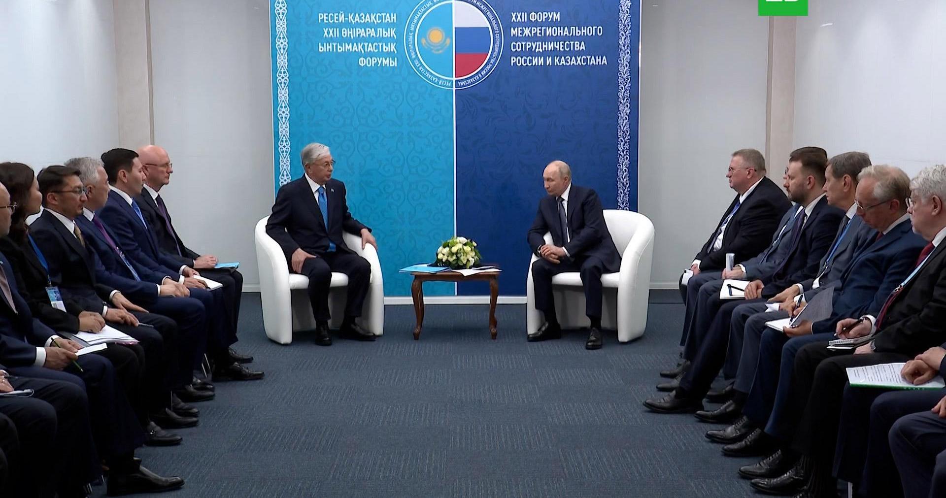 Tokayev'den Putin'e Çağrı: 'Çatışmayı Dondurma Zamanı Geldi'
