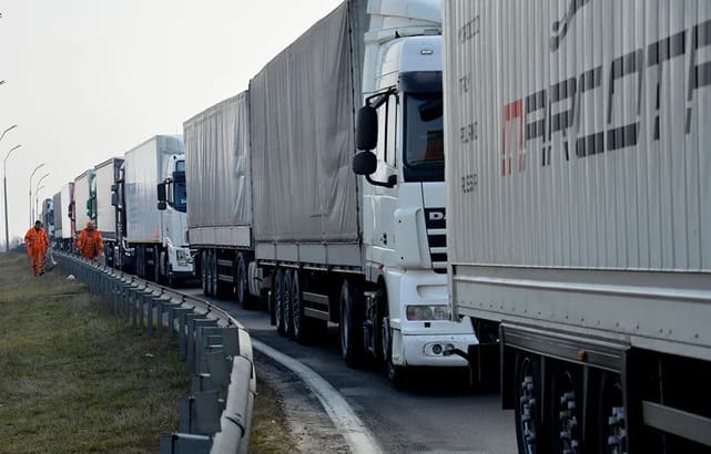 Türkiye, Rusya’ya transit geçişlere kısmen izin verdi