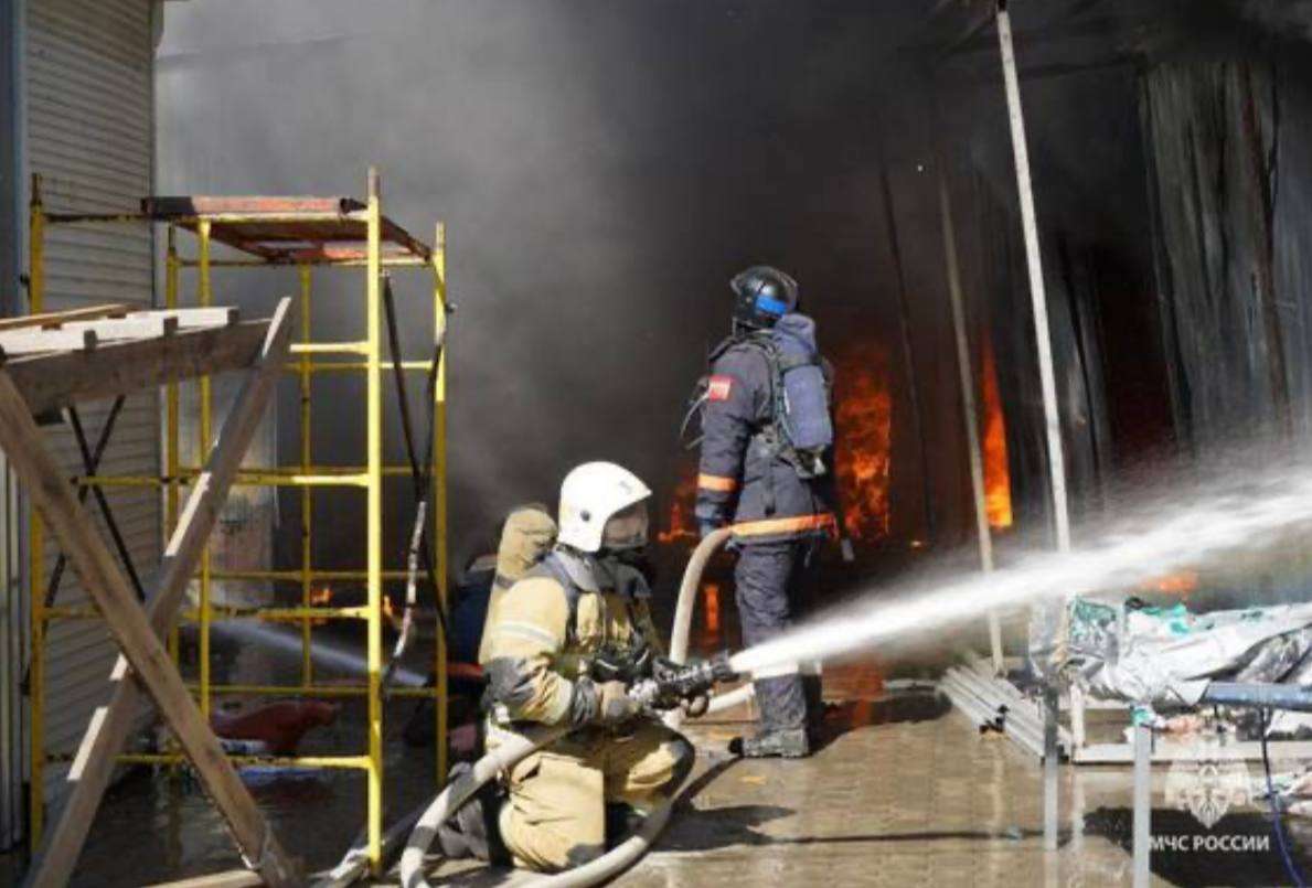 Ukrayna İHA'larla Rusya'da Askeri Üsse Saldırdı: Yangın ve Hasar Var