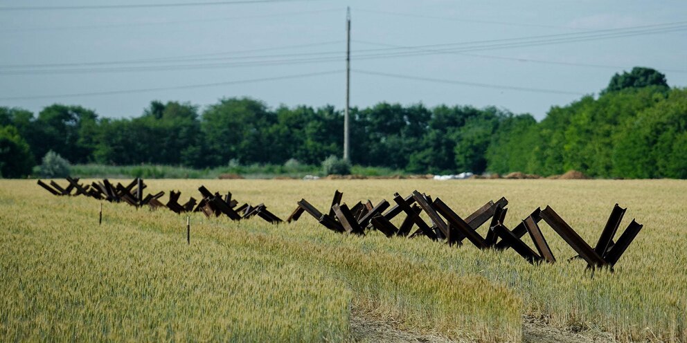 Ukrayna Rus İlerlemesini Durdurmak İçin Devasa Savunma Hattı İnşa Ediyor