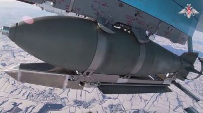 Rusya, Ukrayna'da Kullandığı Güdümlü Planör Bombaların Menzili Artırdı