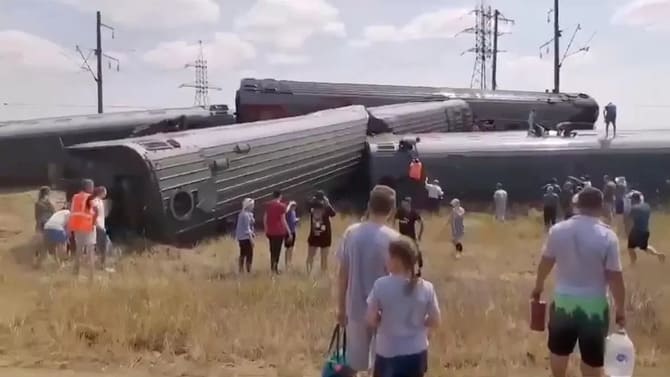 Volgograd’da kamyona çarpan yolcu treni raydan çıktı: En az 100 yaralı