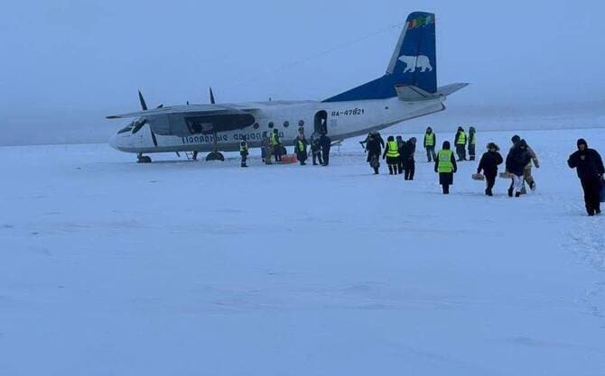 Yakutistan'da yolcu uçağı buz tutmuş nehre indi