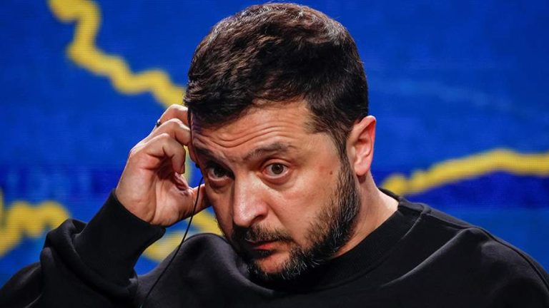 Yolsuzluk Operasyonu Sonrası Zelenskiy'in Reytinginde Keskin Düşüş