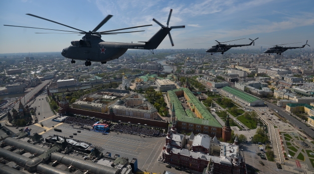 Armata, Rakuşka, İskender ve diğerleri Kızıl Meydan’ı doldurdu