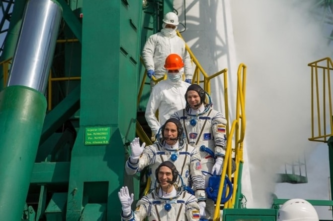 Astronotlar uzaya karantina önlemleri ile gönderildi