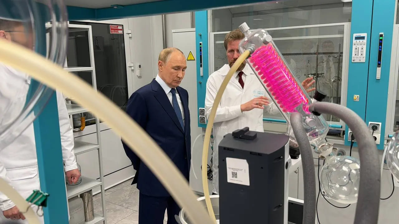 Putin, "Sirius" Laboratuvarlarını Ziyaret Eti