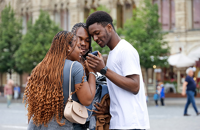 Rusya'da Yabancıların GSM SIM kartı edinmesi giderek zorlaşıyor; Turistler Çaresiz