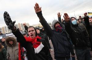 Mahkeme salonunda dazlak dehşeti; “Yaşasın Rusya!” diye bağırarak makası boynuna sapladı