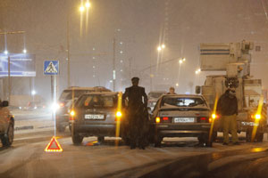 Moskova’ya 2 cm. kar yağdı, şehir kilitlendi