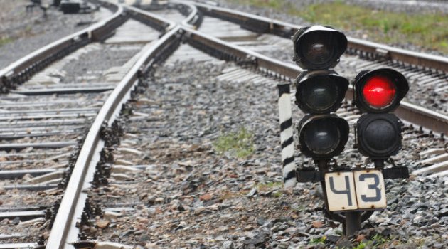 Rusya’da 2 km uzunluğunda tren raylarını çaldılar