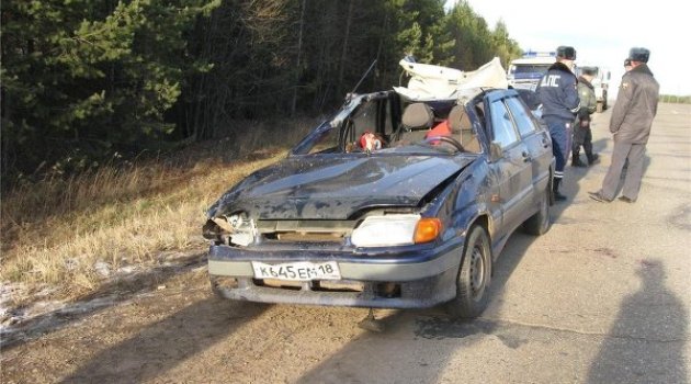 Rusya’da araç av köpeklerinden kaçan geyiğe çarptı, 1 ölü 3 yaralı